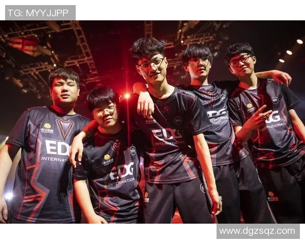 s15电竞总决赛和平精英专注EDG团队协作展现团结力量与战术智慧